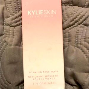 Kylie foaming face wash
